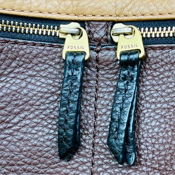 ⭐️Fossil Two-Tone Leather Tote Bag 15” H X 14” W - Picture 3 of 8